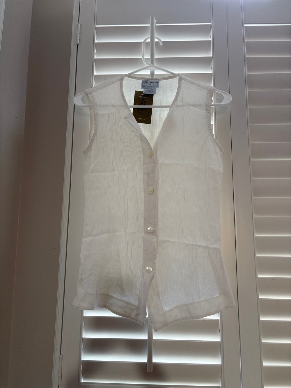 Country Road Sleeveless White Button-Front Linen Top